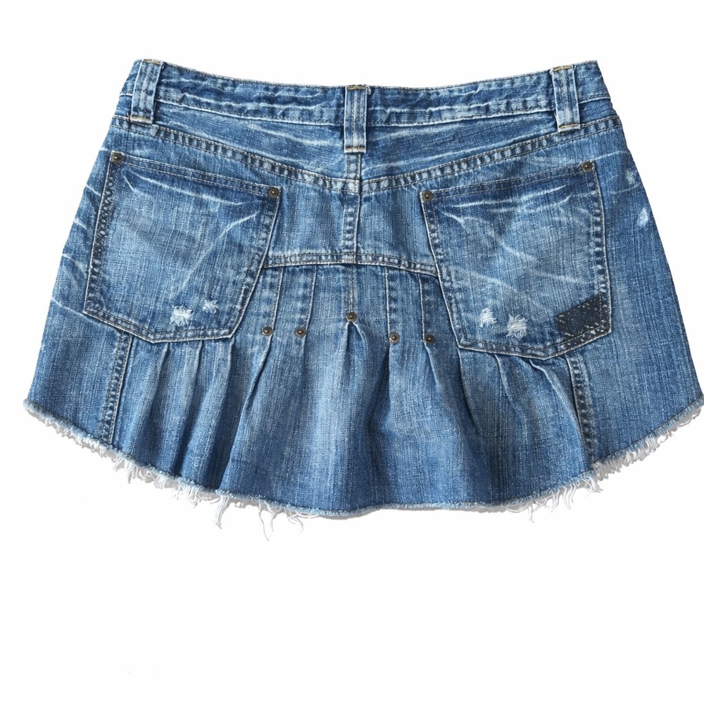 Buffalo Jeans “Elodie” Distressed Denim Mini Skirt – Size 32 🔥